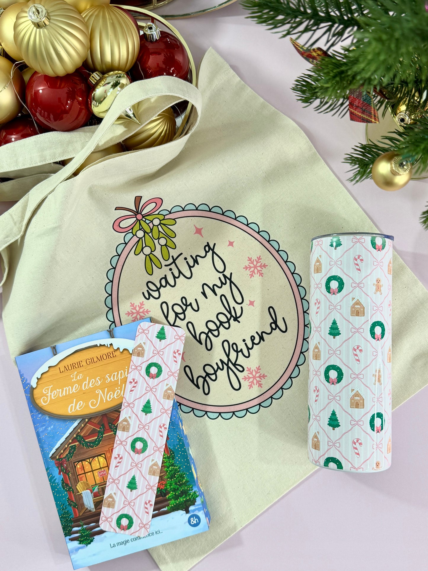 Mug Isotherme 591ml avec Couvercle et Paille - Christmas Ribbon